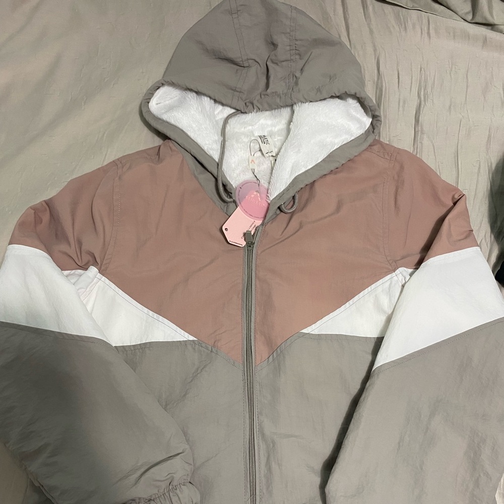 ATHLETIC COLLECTION BY 26 INTERNATIONAL WOMENS SIZE LARGE